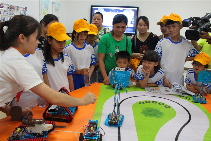 親子團(tuán)聚 共享溫馨美好時光——小記留守兒童暑期赴粵與父母團(tuán)聚活動