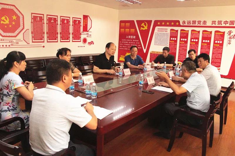 自治區(qū)總工會副主席周健到我市調(diào)研企業(yè)民主管理工作