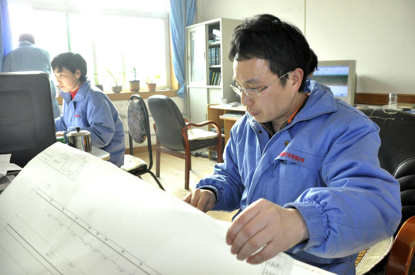 梧州職工：以勞模為榜樣，做好本職工作