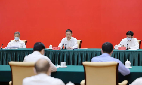 自治區(qū)黨委召開學(xué)習(xí)貫徹習(xí)近平總書記在慶祝中國共產(chǎn)主義青年團(tuán)成立100周年大會上的重要講話精神座談會