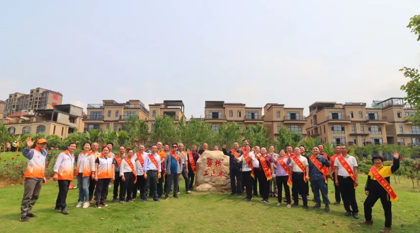 不負(fù)春光添新綠 勞模工匠植樹(shù)忙