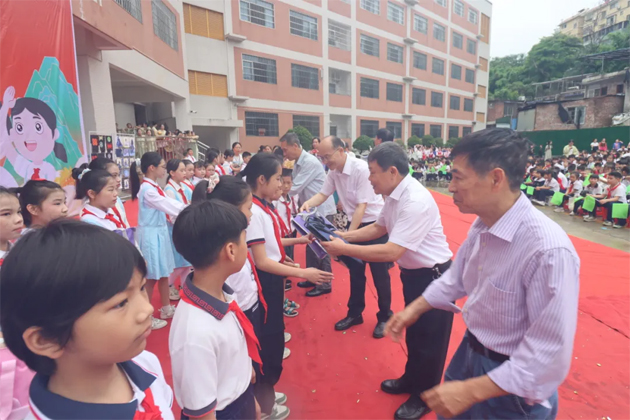 市總工會(huì)開(kāi)展2025年“六一”兒童節(jié)關(guān)愛(ài)慰問(wèn)活動(dòng)