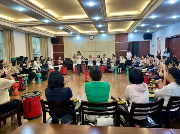 梧州市總工會(huì)女職工委員會(huì)開(kāi)展“黨旗領(lǐng)航聚合力，情暖巾幗綻芳華” 主題活動(dòng)