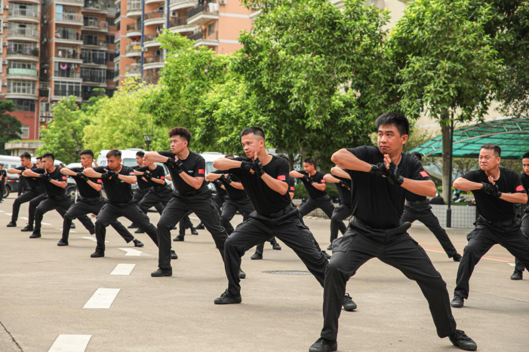 梧州鑫達(dá)公司開(kāi)展“準(zhǔn)軍事化比武才藝”表演活動(dòng)