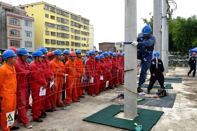 南方電網(wǎng)廣西新電力集團梧州供電公司組織外包施工隊開展 “保命”技能培訓(xùn)