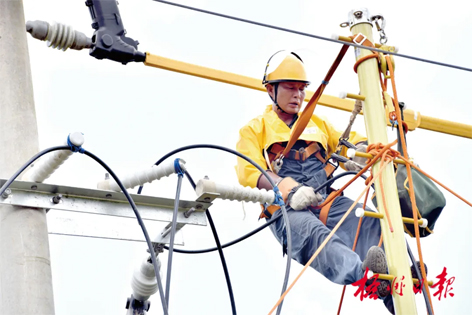 致敬！熱浪下的勞動(dòng)者們