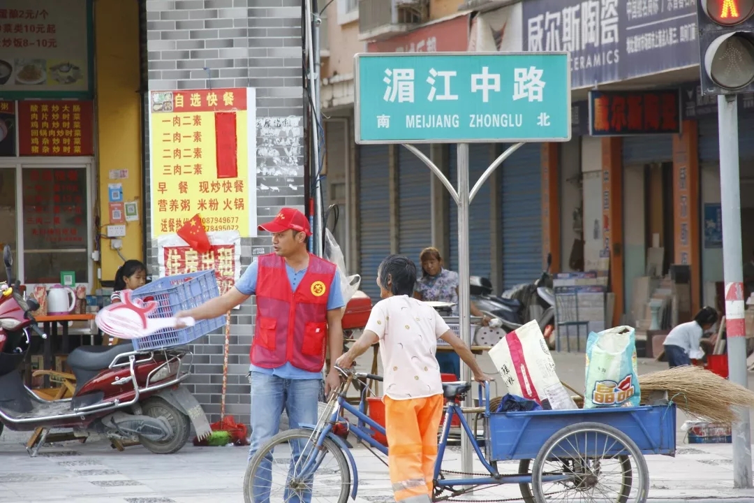 蒙山縣總工會(huì)開展文明交通勸導(dǎo)志愿服務(wù)活動(dòng)