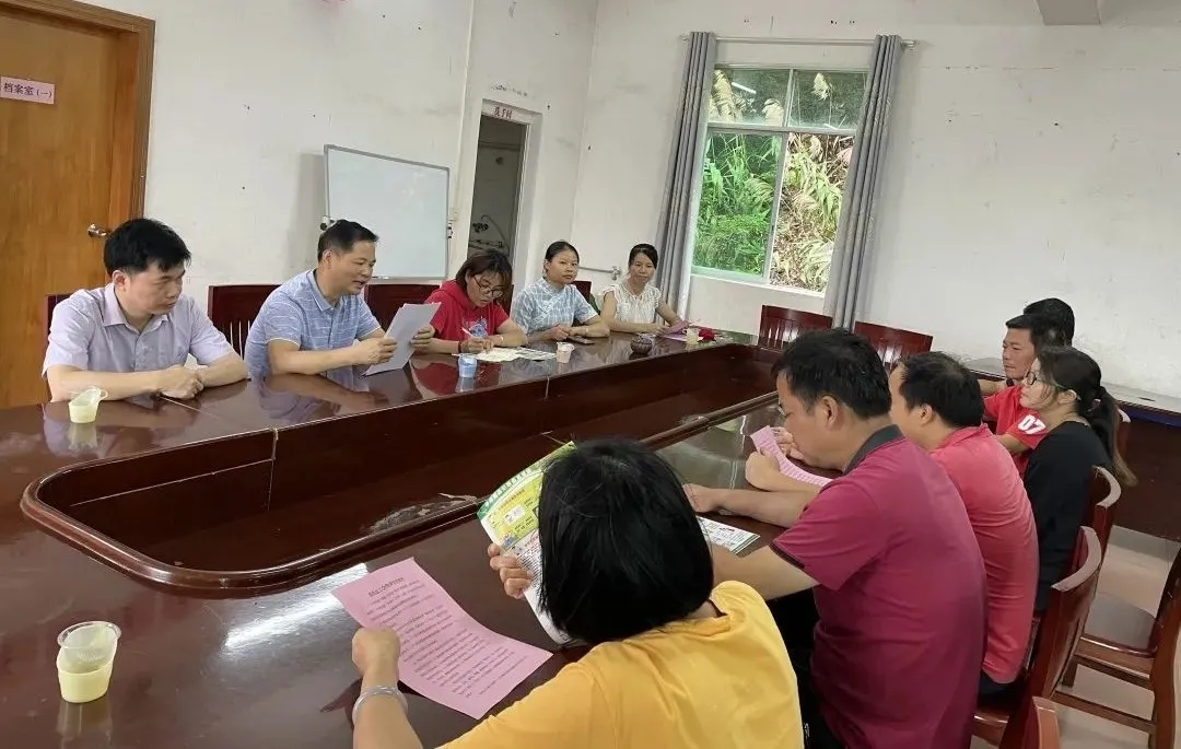 藤縣總工會(huì)進(jìn)企業(yè)宣講習(xí)近平總書(shū)記考察廣西時(shí)重要講話和指示精神