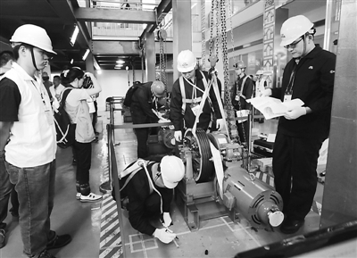 競(jìng)技電梯安裝